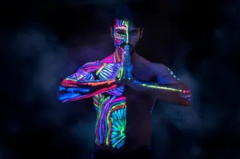 UV Işıkta Portre Atölyesi