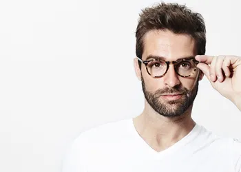 Gözlük ve Takı Çekimlerinde Poz Çeşitleri