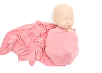 Yenidoğan Çekimleri İçin Bebek Sargı ve Kundak Yöntemleri