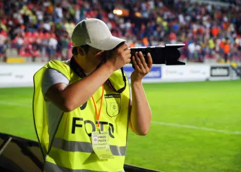 Futbol Sahalarından Güzel Fotoğraflar Nasıl Çekilir?