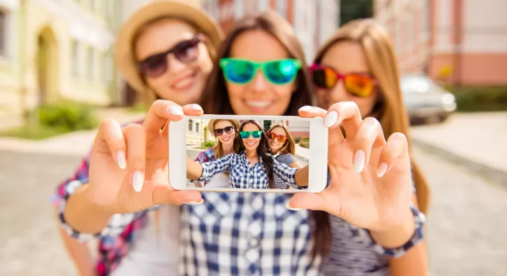 Etkileyici Bir Selfie(Özçekim) İçin Kullanabileceğiniz 10 Şahane Uygulama