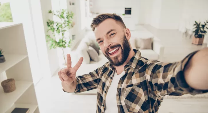 Evde Selfie Çekme Teknikleri – Etkileyici Pozlar Vermeye Ne Dersiniz?