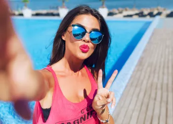 En Kolay Selfie Nasıl Çekilir?